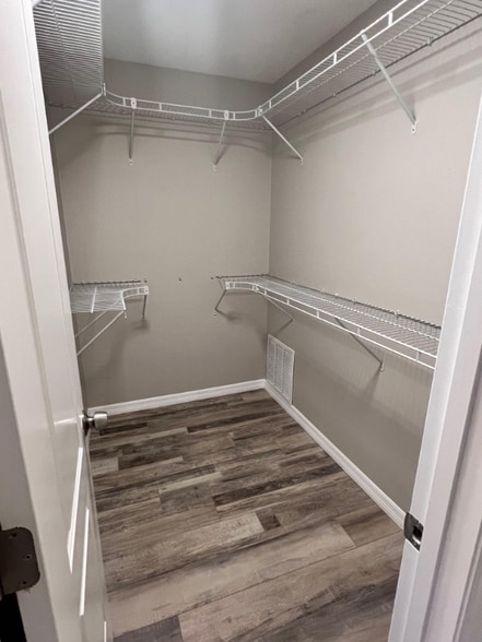 Building Photo - 4317 Chipmunk Dr