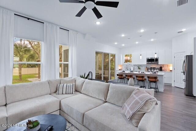 Building Photo - 5631 Heckscher Dr