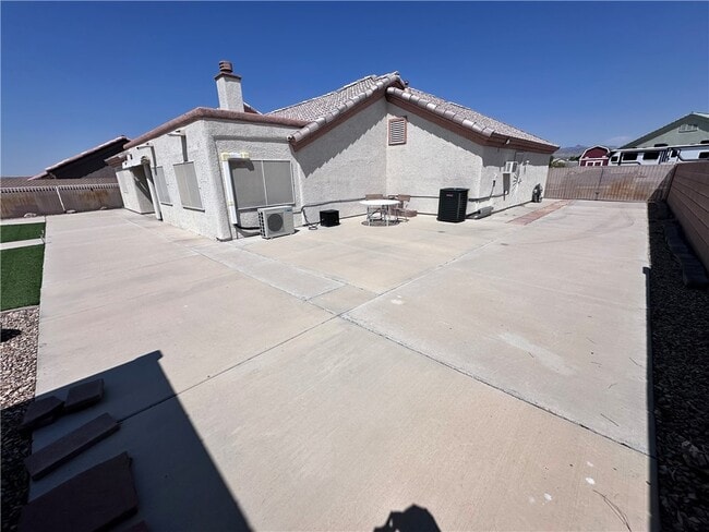 Building Photo - 5087 Emerald River Dr