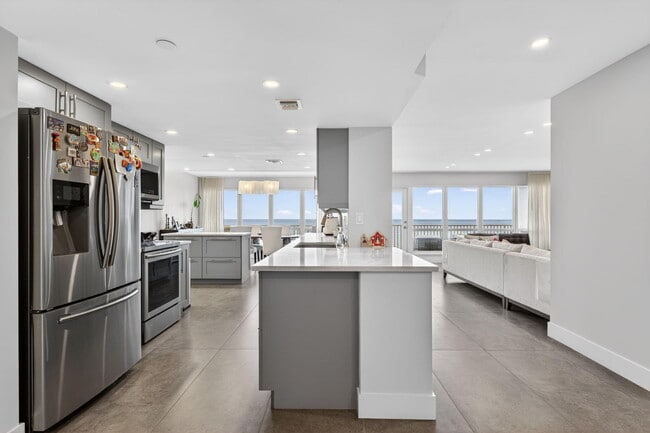 Building Photo - 4301 N Ocean Blvd