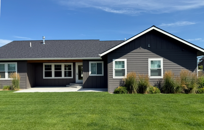 Building Photo - Stunning Kalispell Home in Silverbrook nei...