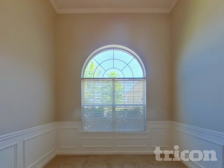 Building Photo - 1418 White Rocks Way NE