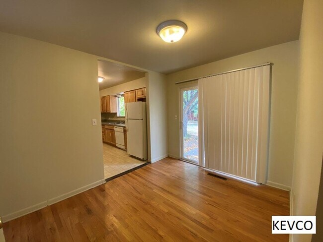 Building Photo - Incredibly Spacious House!