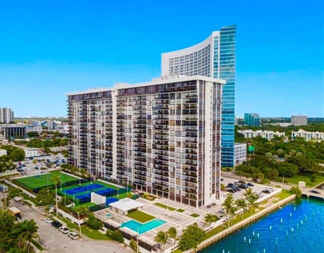 Building Photo - 600 NE 36th St