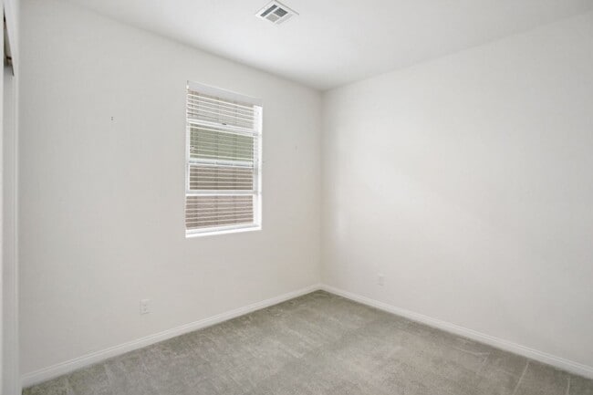 Building Photo - 3 Bed Nicely Upgraded Summerlin TownHome