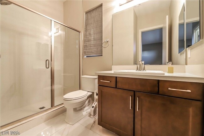 Building Photo - 2 Sugarberry Ln