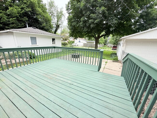 Building Photo - Spacious 3-Bedroom Home with Modern Comfor...