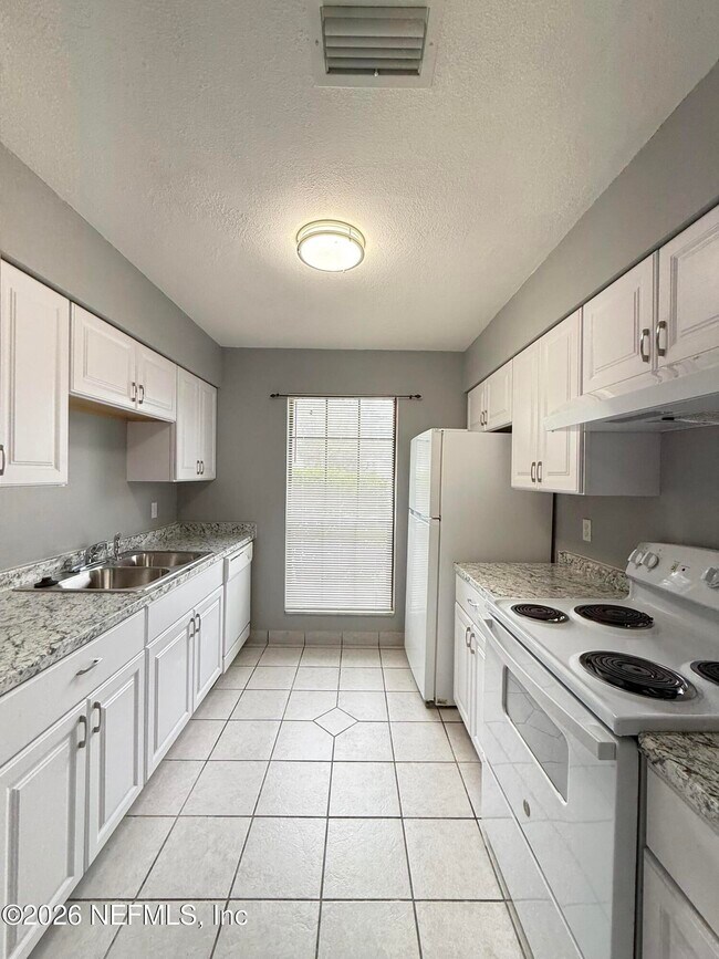 Building Photo - 6024 Duclay Rd