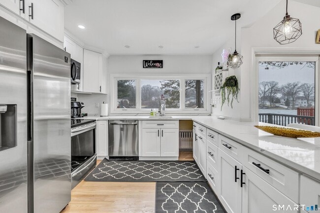 Building Photo - 110 Grenelle St