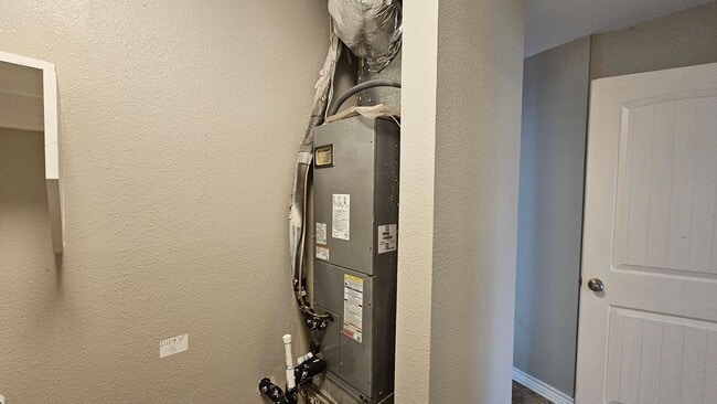 Building Photo - 2115 Glenwood Ln