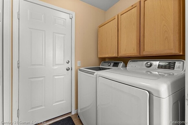 Building Photo - 7164 Richmond Dr