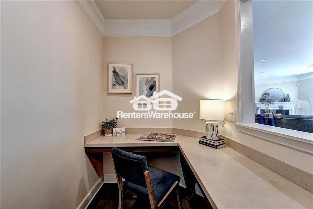Building Photo - 1025 Applegate Dr