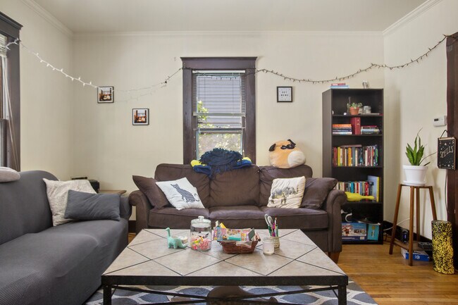 Building Photo - 123 Adams St