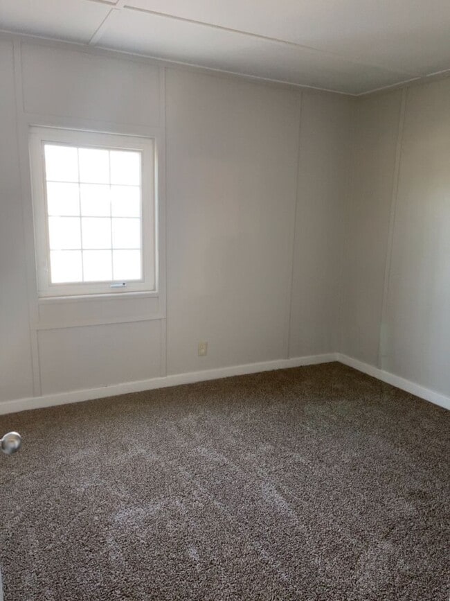 Building Photo - Henderson - 3 Bedrooms - 1 Baths - Corner Lot