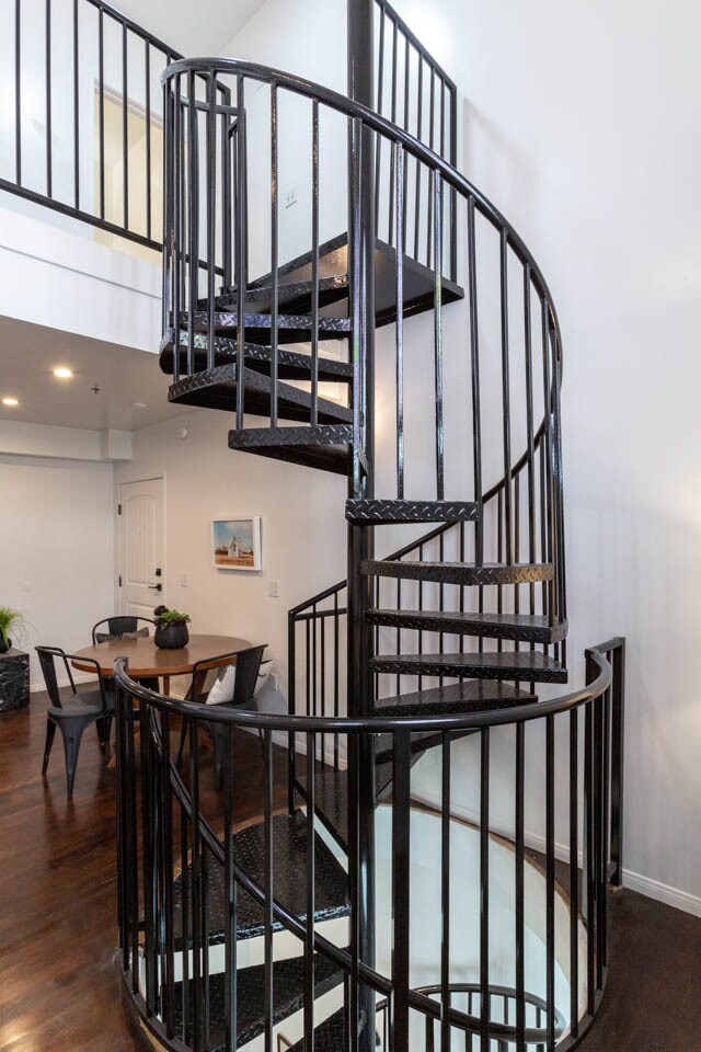 Building Photo - 900 N Hoover St