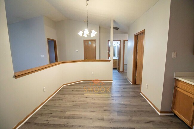 Building Photo - 3525/3527 E Thornhill Circle