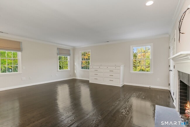 Building Photo - 890 Silvermine Rd