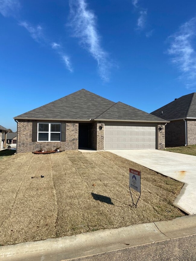 Building Photo - Pre-Leasing Now | Open-Concept 3-Bedroom Home in Fairview Haven