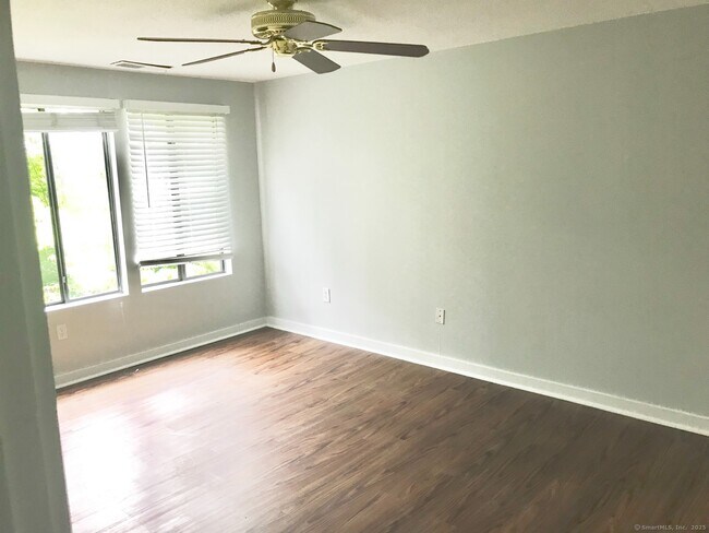 Building Photo - 140 Shepard Ave