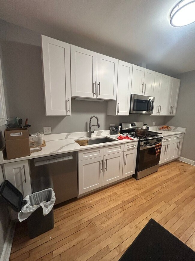 Building Photo - 4017 N Mozart St