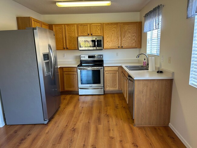 Building Photo - Move-In Special! $100 Off Per Month | 5 be...