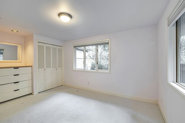 Building Photo - CLICK "REQUEST A TOUR" NOW!