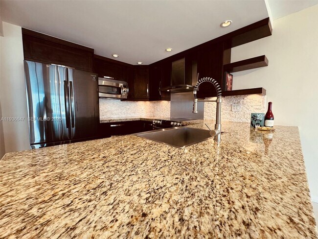 Building Photo - 1901 Brickell Ave