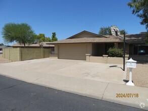Building Photo - Centrally Located Family Home for Rent