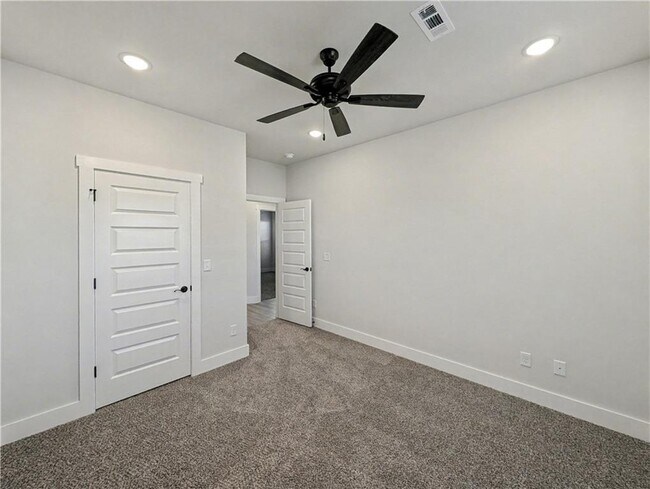 Building Photo - 6907 SW High Meadow Blvd