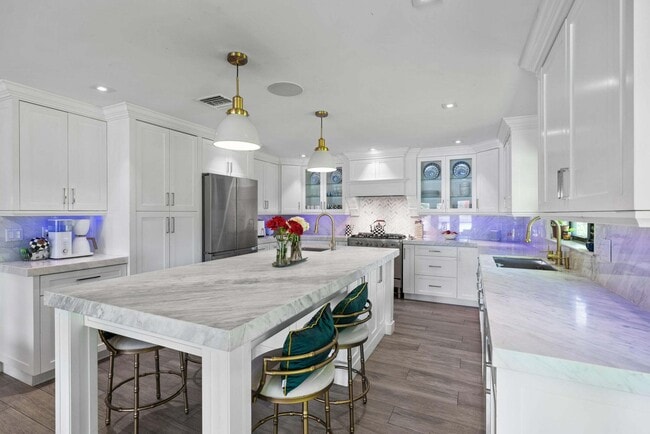 Building Photo - 6204 Celadon Cir