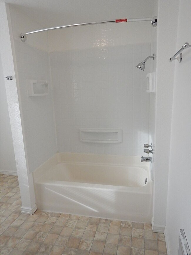 Building Photo - 0467