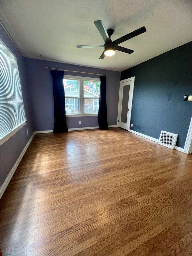 Building Photo - *** JUST REDUCED & MOVE- IN SPECIAL *** 3 Bedroom, 2 Bathroom charming Craftsman Style Home nestl...