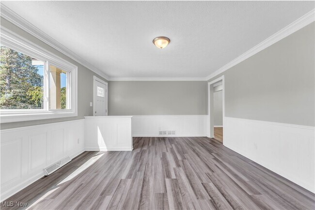 Building Photo - 558 Wring Dr