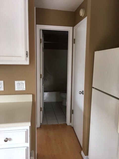 Building Photo - 1 Bedroom Condo in Great Location!