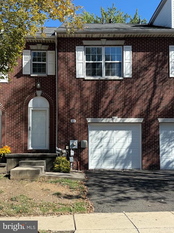 Building Photo - 404 Dylan Dr
