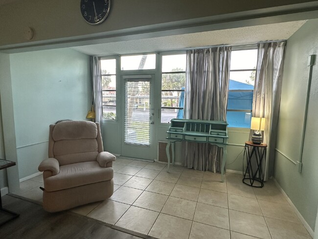 Building Photo - "Charming 2-Bed, 2-Bath Furnished Condo wi...