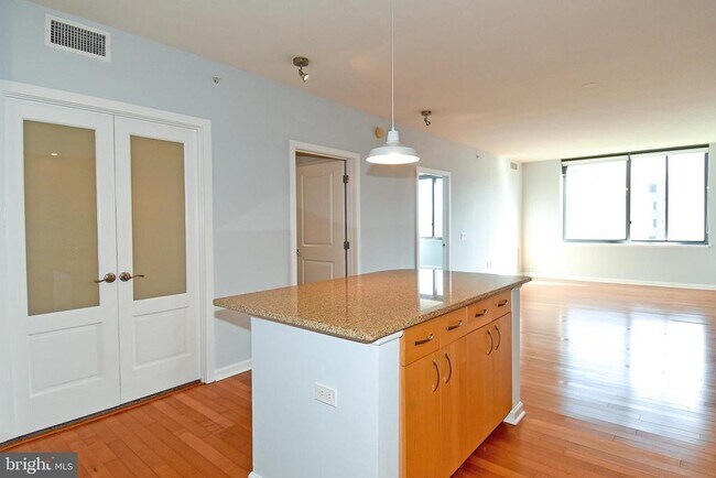 Building Photo - 440 L St NW
