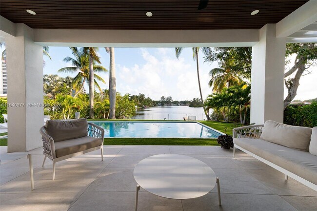 Building Photo - 2560 NE 199th St