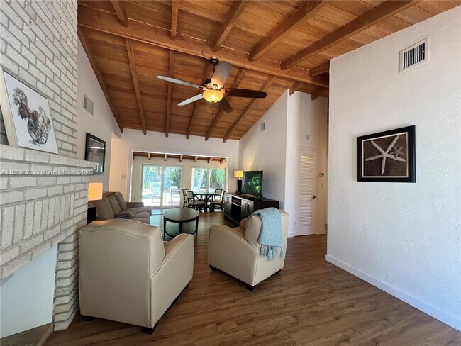 Building Photo - 500 S Riverside Dr