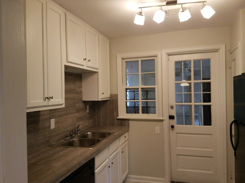 Building Photo - 2807 Mallory St