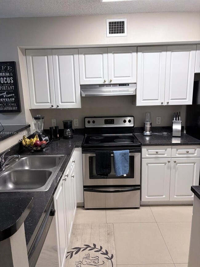 Building Photo - 12124 St.Andrews Pl