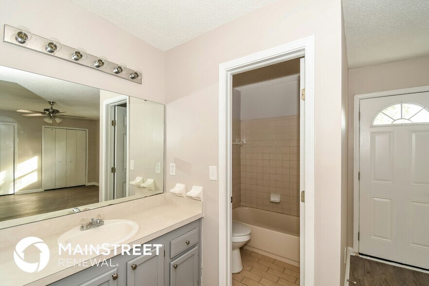 Building Photo - 5118 Somerton Ct