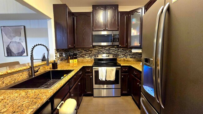 Building Photo - 1000 Ranchway Dr