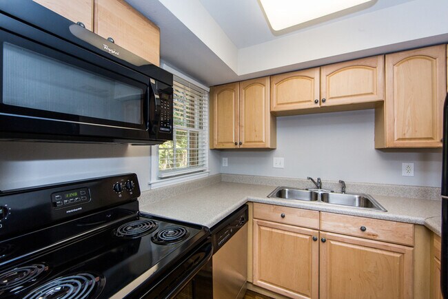 Building Photo - Charming 2BD/1BA Townhouse at Cotswold!