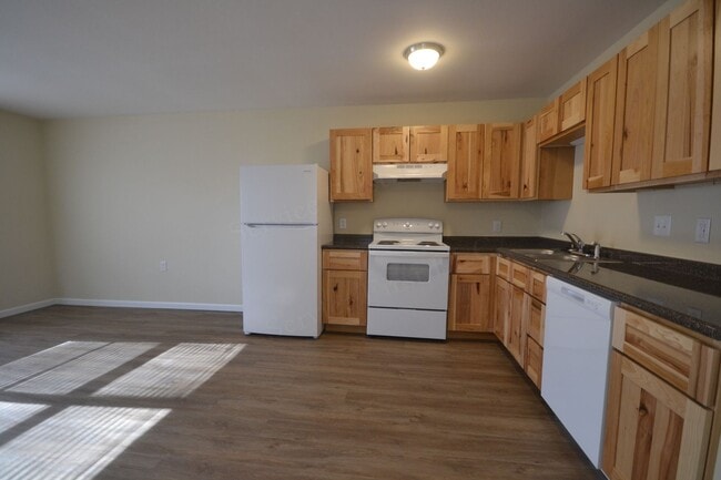 Building Photo - Deepwater Apartments