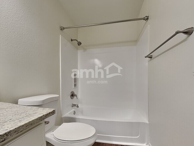 Building Photo - 2202 E Arabian Dr