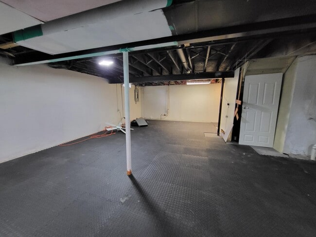 Building Photo - 7851 Thornhill Dr