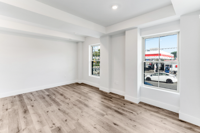 Building Photo - 4700 Chestnut St