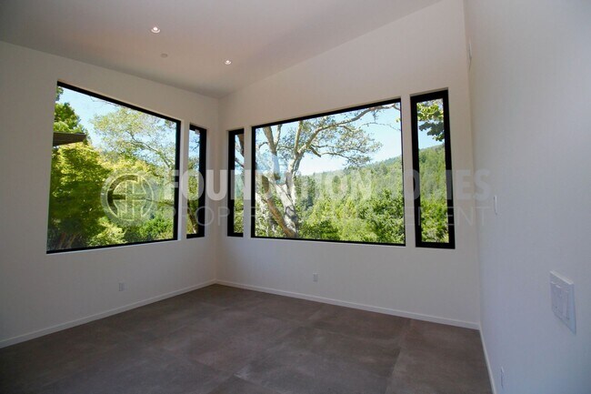 Building Photo - Luxury ADU near Cascade Falls - New Constr...