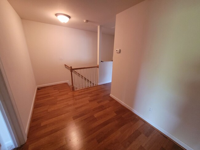 Building Photo - Gorgeous 3 bedroom, 2.5 bath townhome-styl...